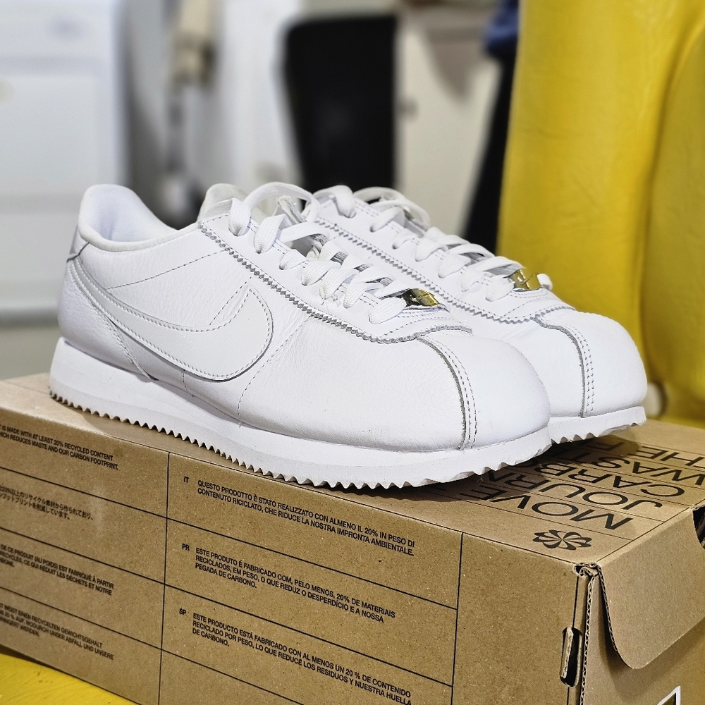 Nike White Leather Sneakers